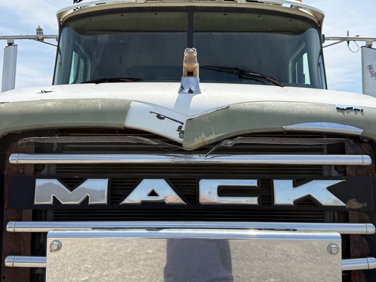 #11-•-#5197-•-2008-mack-granite-t/a-daycab-dump-truck-1m2ax04c68m003392-image-58