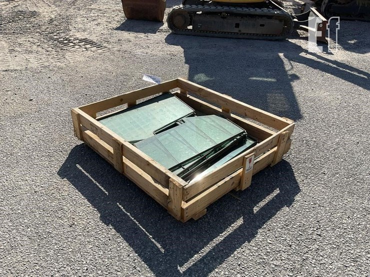 pallet-of-bobcat-g-series-side-glass-image-2