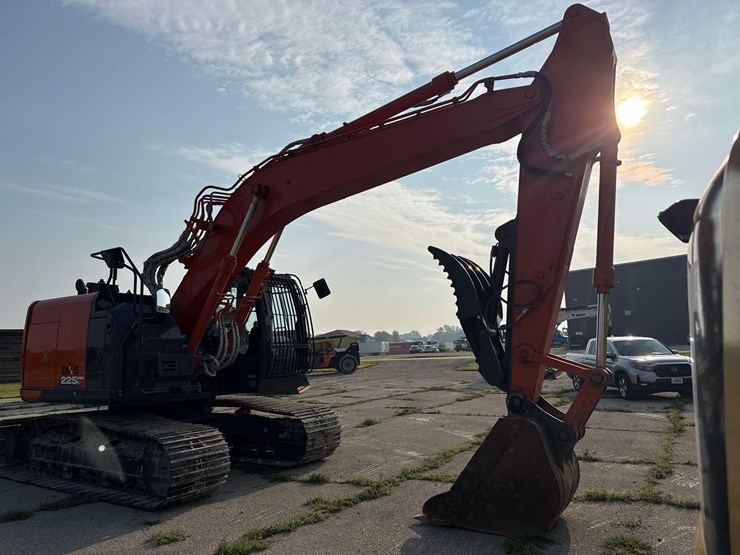 2021-hitachi-zx225usrk-image-8
