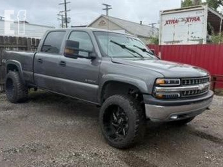 2002-chevrolet-silverado-image-1