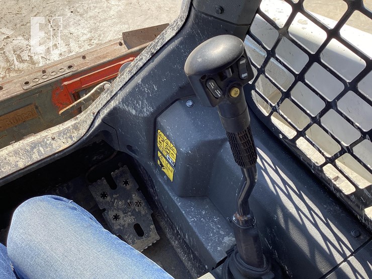 2022-bobcat-t64-image-31