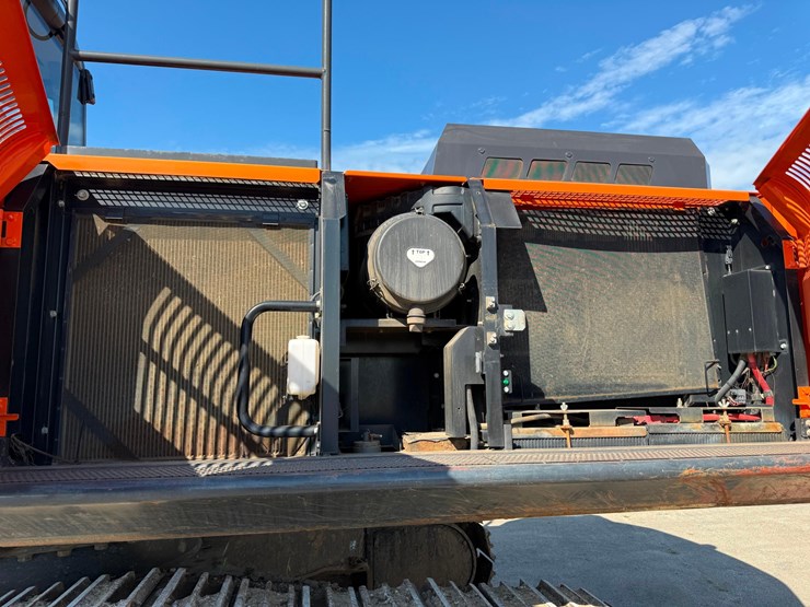 2019-hitachi-zx350lc-6n-image-18