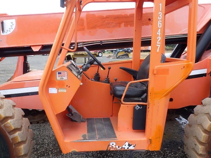 2014-jlg-8042-image-19
