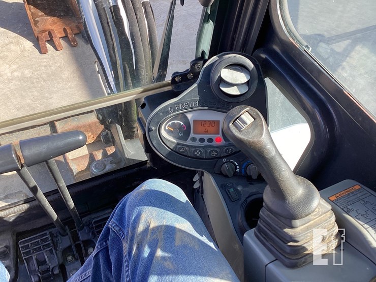 2015-bobcat-e32-image-33
