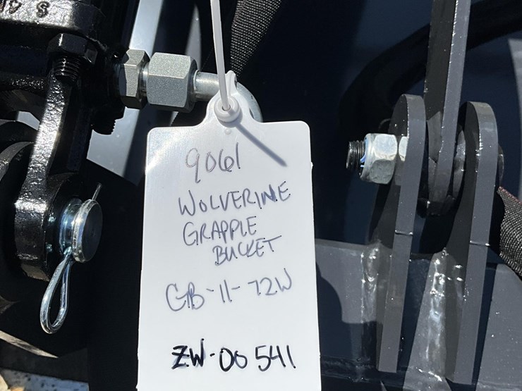 wolverine-gb-11-72w-skid-steer-grapple-bucket-image-2