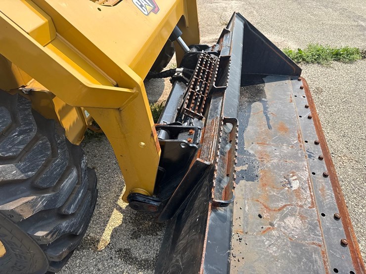 caterpillar-262d3-image-9