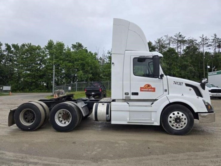 2012-volvo-d13-t/a-hiway-tractor---day-cab-4v4nc9e-image-4