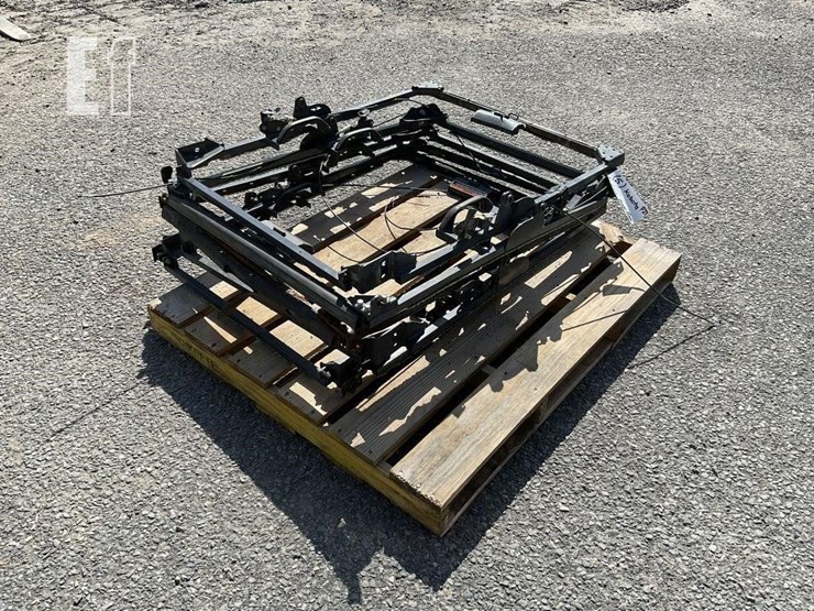 pallet-of-(5)-kubota-svl-door-frames-image-2