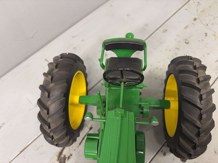 john-deere-8-image-11