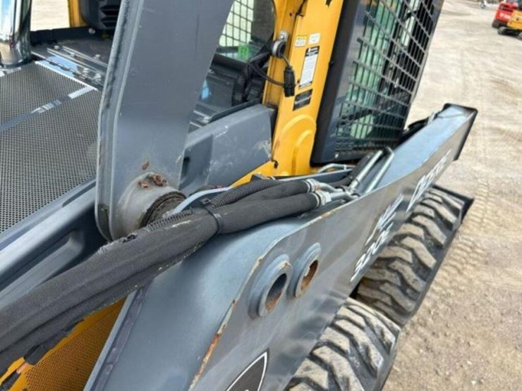 2017-deere-320e-image-39