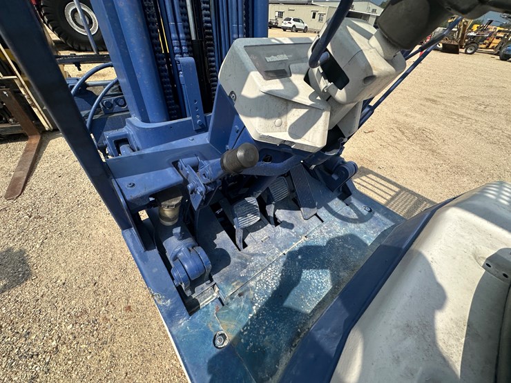 #2077-•-komatsu-fg305t11,-forklift-image-12