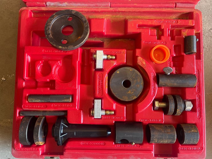 #2030-•-rotunda-ford-essential-service-kit-image-1