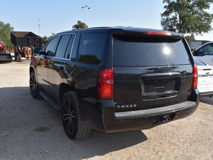 2017-chevrolet-tahoe-image-4