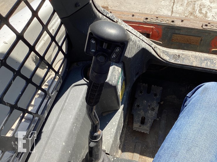 2022-bobcat-t64-image-30