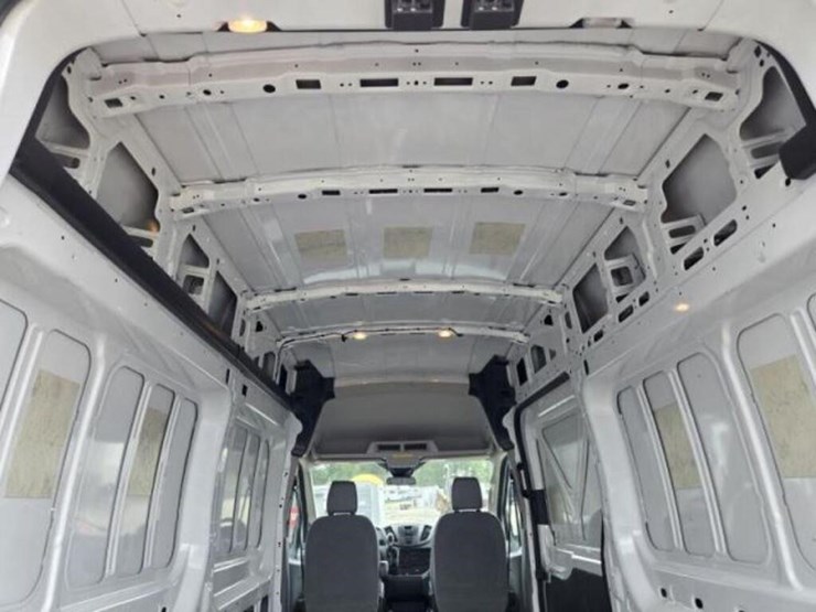2016-ford-transit-image-24