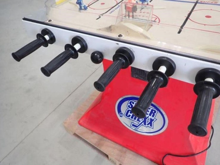 super-chexx-table-top-hockey-game-image-9