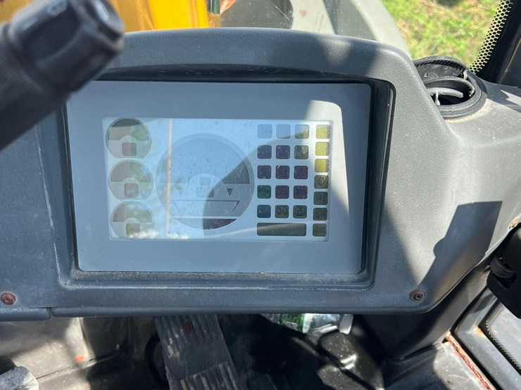 2015-deere-344k-image-16
