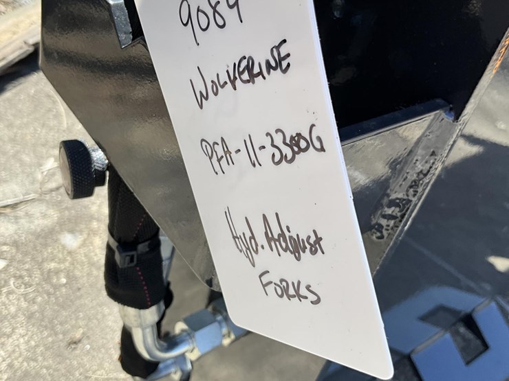 wolverine-pfa-11-3300g-skid-steer-hydraulic-pallet-forks-image-2