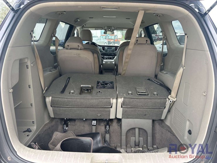 2015-kia-sedona-image-22
