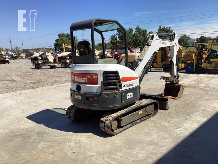 2015-bobcat-e32-image-8