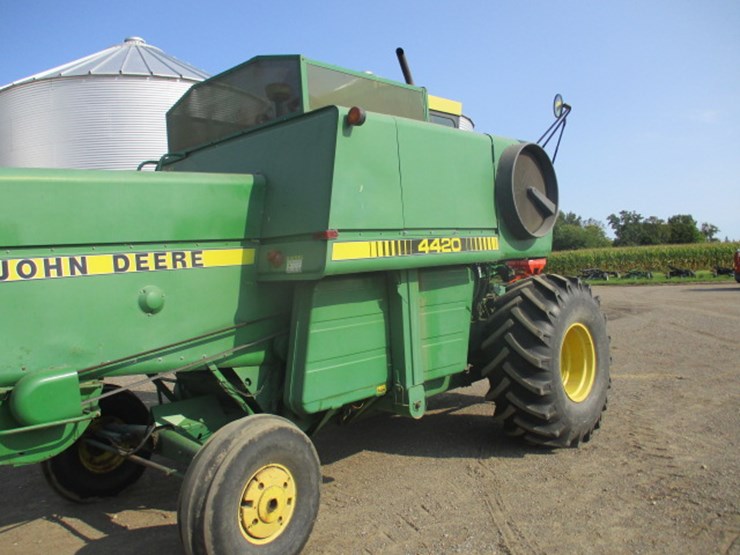 john-deere-4420-image-53