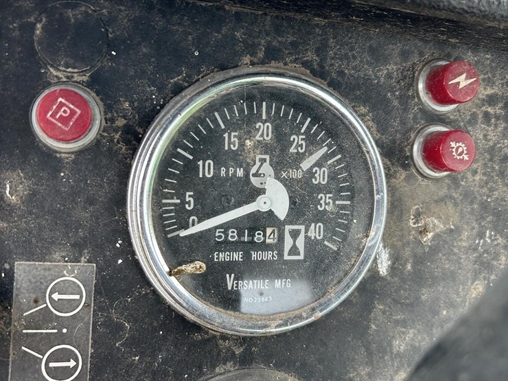 1976-versatile-700-image-30