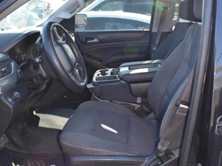 2017-chevrolet-tahoe-image-5