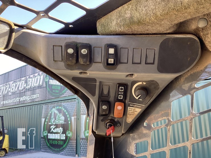 2012-deere-320d-image-26