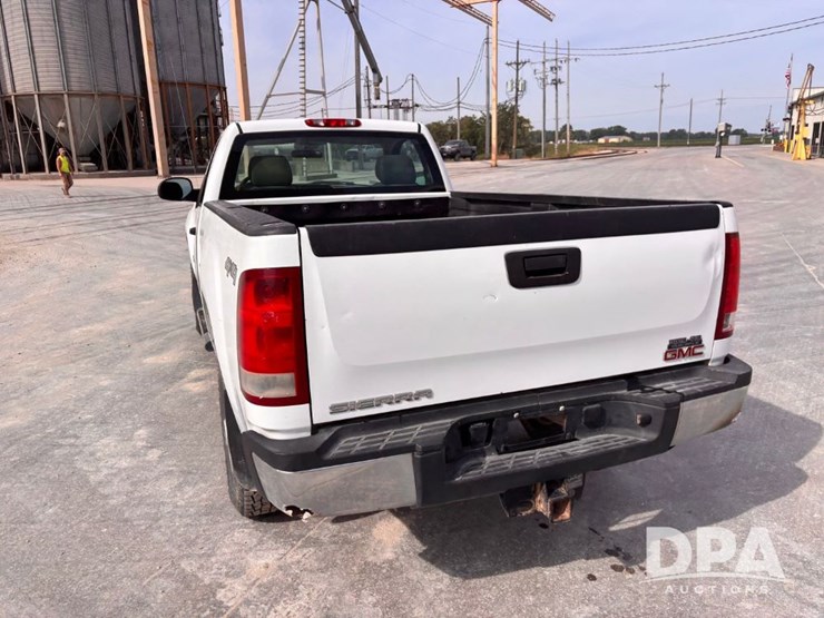 2012-gmc-sierra-2500-image-12