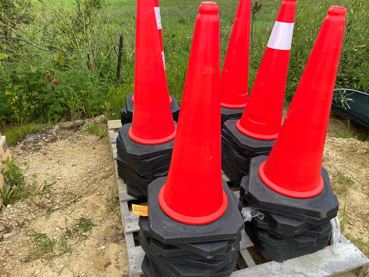 #2451-•-kj-new-(60)-traffic-cones-image-4