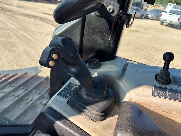 2015-caterpillar-d6n-lgp-image-15