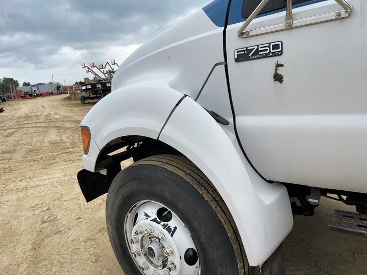 2001-ford-f750-image-32