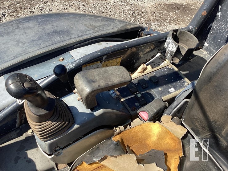 2013-deere-35d-image-17