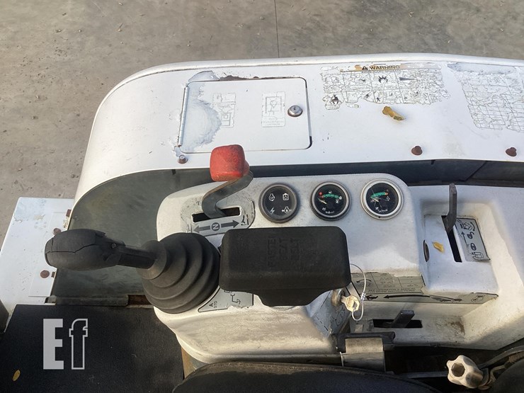 2000-bobcat-325-image-16