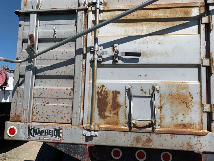 1990-freightliner-grain-truck-image-14