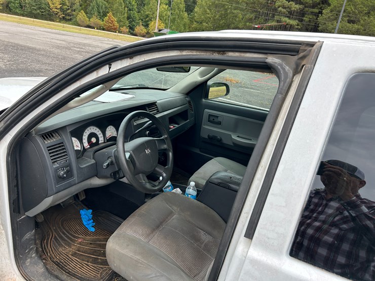 2010-dodge-dakota-image-56