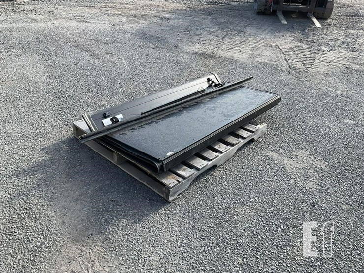 pickup-truck-bed-cover-image-3