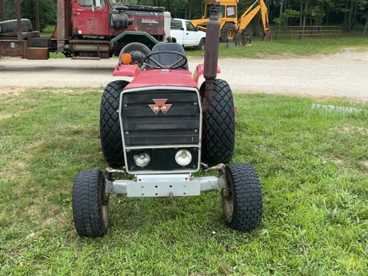 #124-•-massey-ferguson-mf210-tractor-image-12
