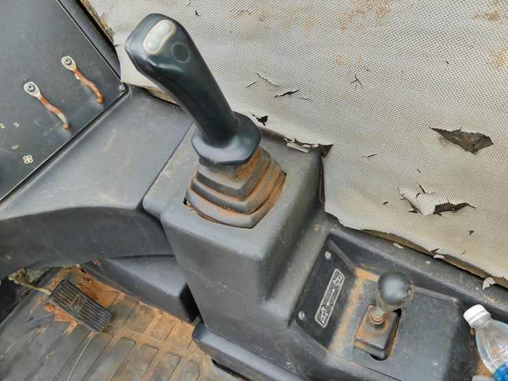 2016-caterpillar-tl642c-image-14