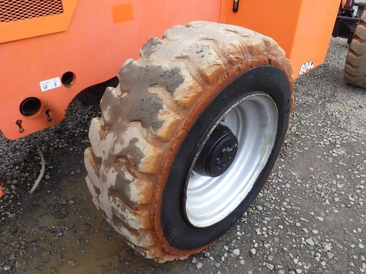 2014-jlg-8042-image-31