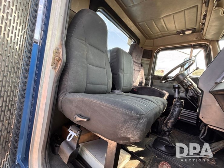 1988-peterbilt-377-image-75