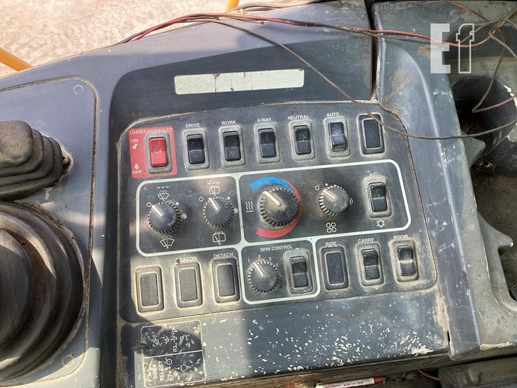 2002-deere-724j-image-13