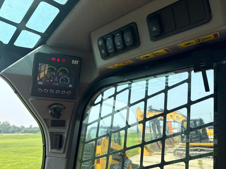 caterpillar-262d3-image-15