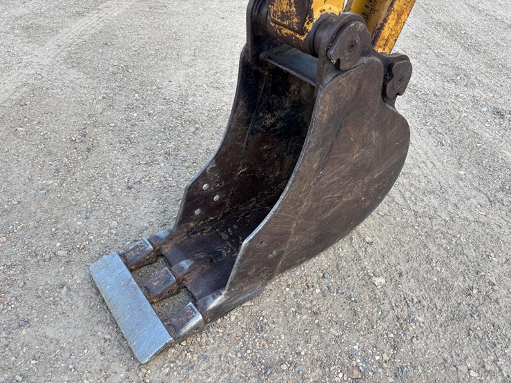 caterpillar-303-image-12