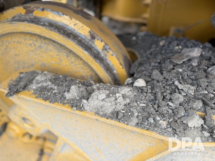 2019-caterpillar-d6t-image-11
