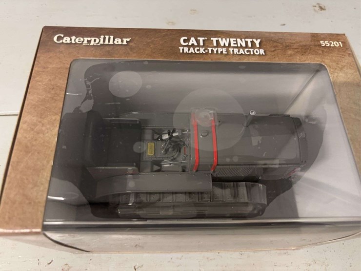 caterpillar-16-image-12