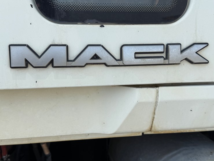 #11-•-#5197-•-2008-mack-granite-t/a-daycab-dump-truck-1m2ax04c68m003392-image-49