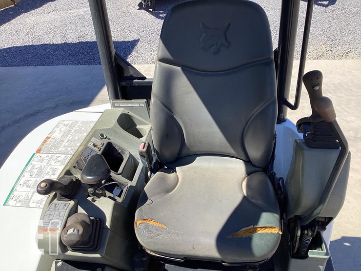 2015-bobcat-e32-image-27