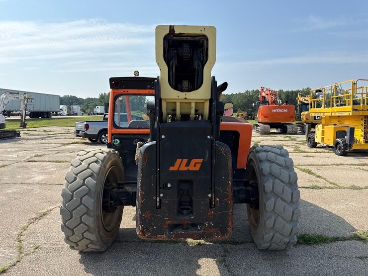 2017-jlg-1055-image-4