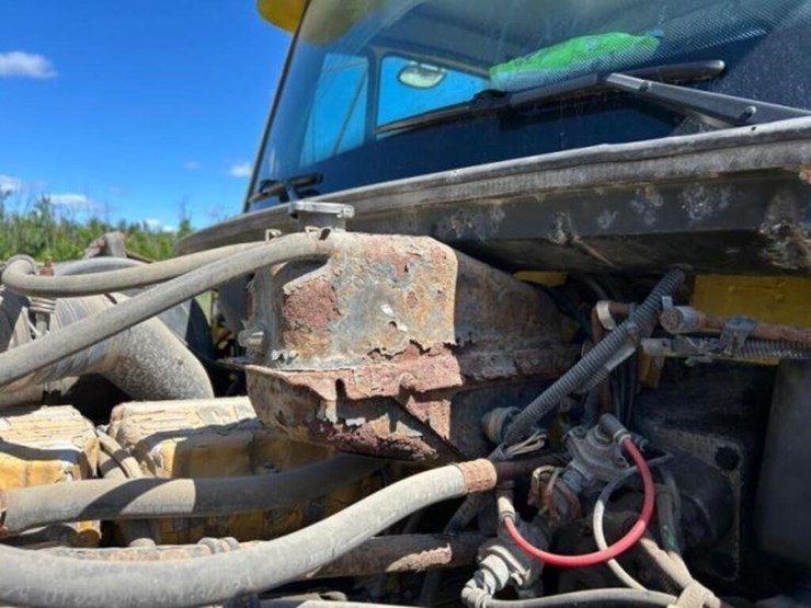 2002-freightliner-fl112-image-37